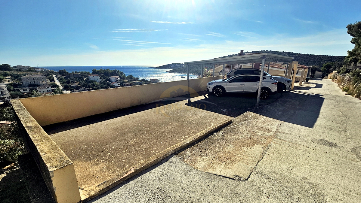 Bellissima casa dalmata a Sevid in ottima posizione con piscina e vista